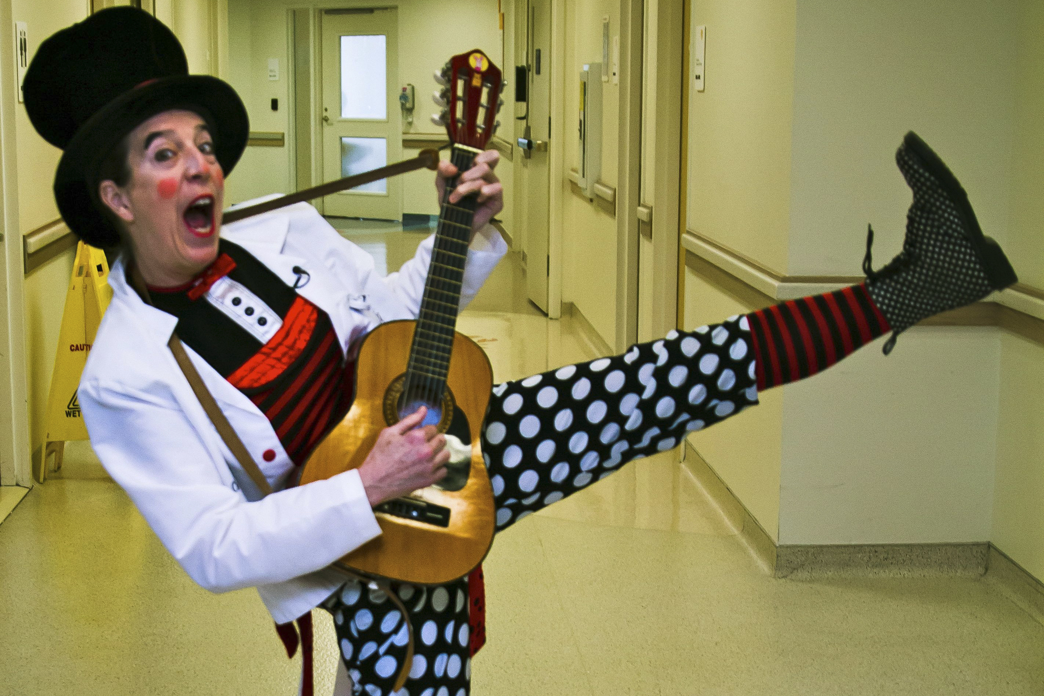 Dr. Hamsterfuzz of Room Circus. Photo by Linda Severt, Program Director, Room Circus Medical Clowning