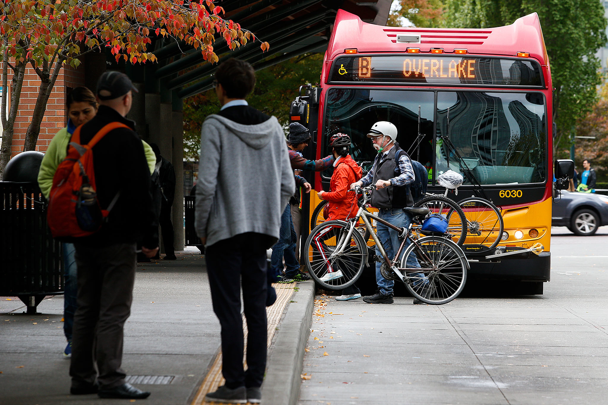 Ian Terry / The Herald The RapidRide B-Line bus is seen at the Bellevue Transit Center on Friday, Sept. 23.