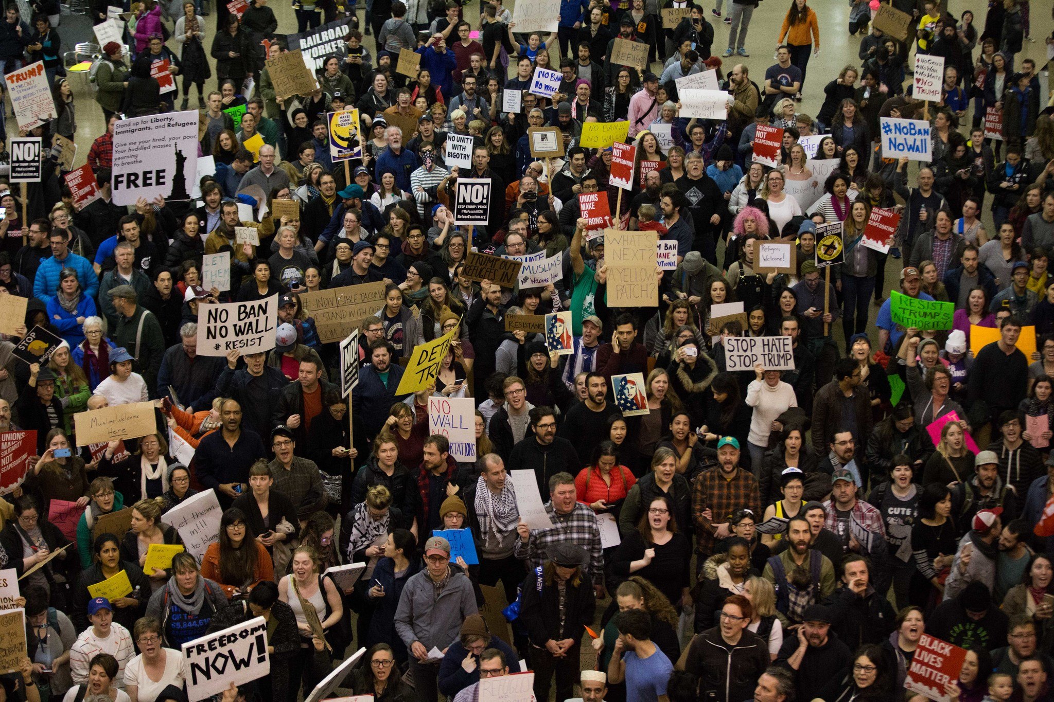 Blockades, Chaos and Pepper Spray at Mass SeaTac Demonstration Denouncing Trump’s Immigration Ban