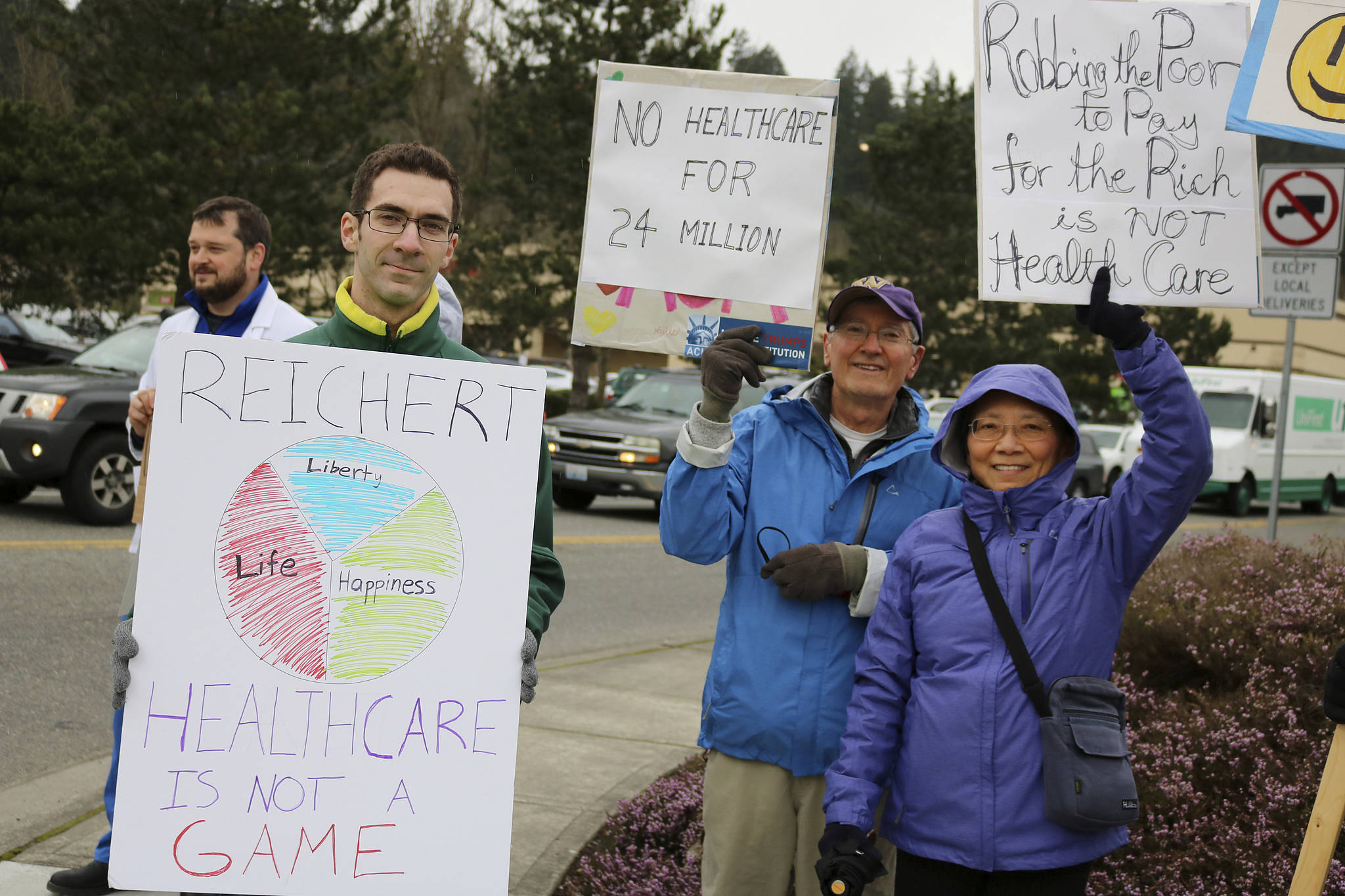 An anti-Trumpcare rally in Issaquah. Nicole Jennings/Issaquah Reporter.