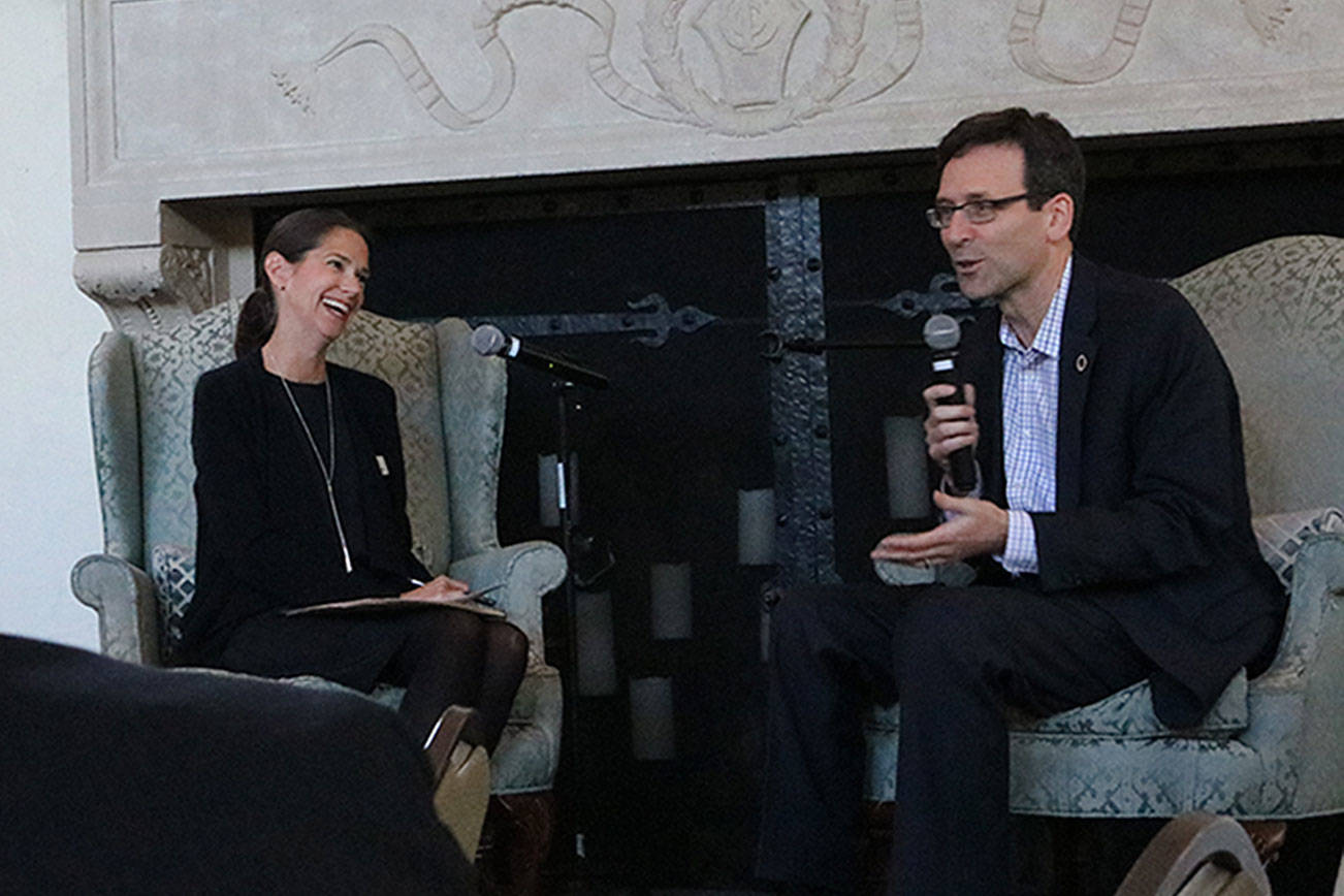 Sound Cities Association Executive Director Deanna Dawson and Washington State Attorney General Bob Ferguson speak at a SCA dinner in Kenmore. CATHERINE KRUMMEY / Kenmore Reporter