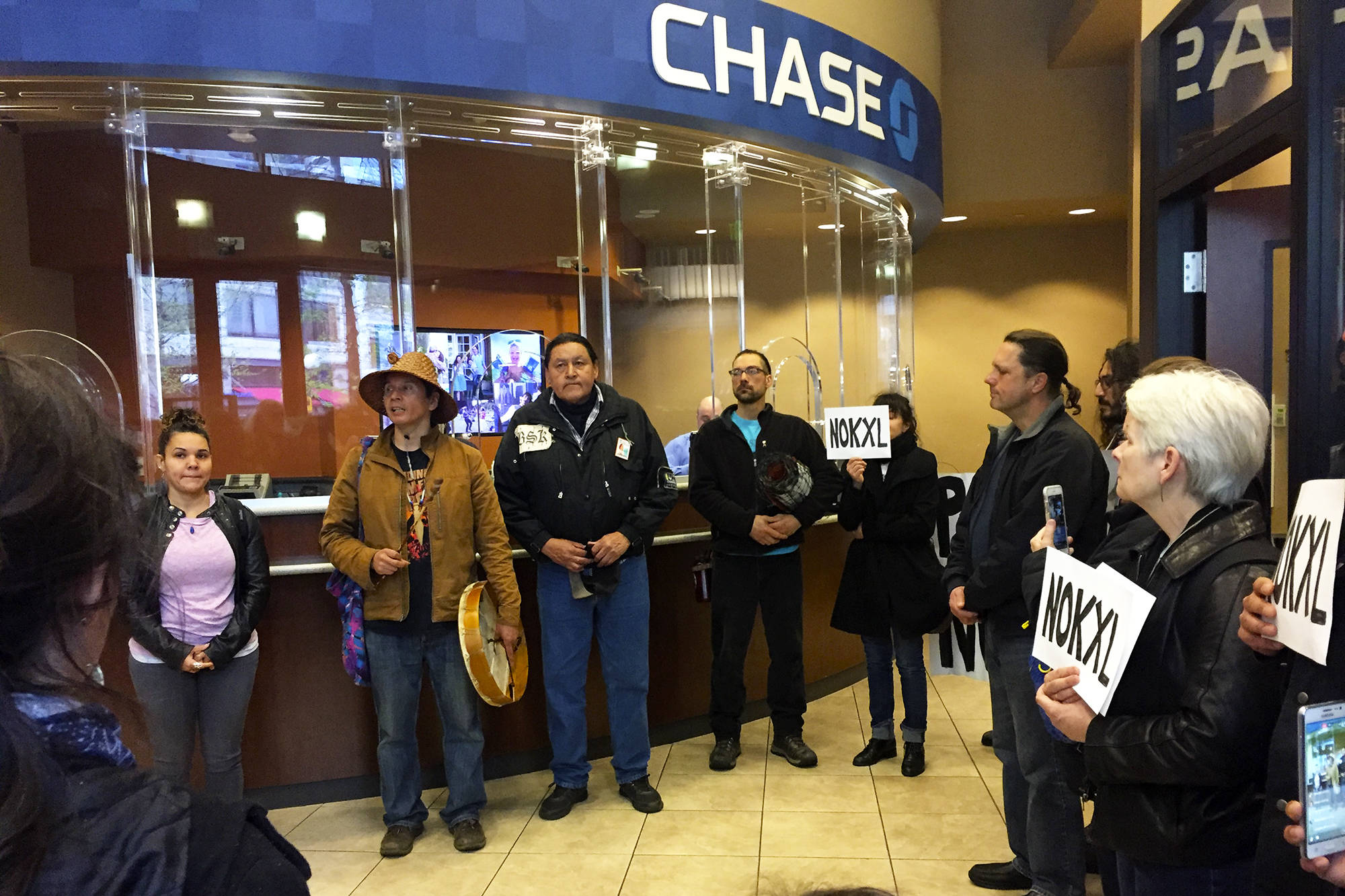 Activists target Chase Bank for its ties to TransCanada and Keystone XL. Photo by Sara Bernard