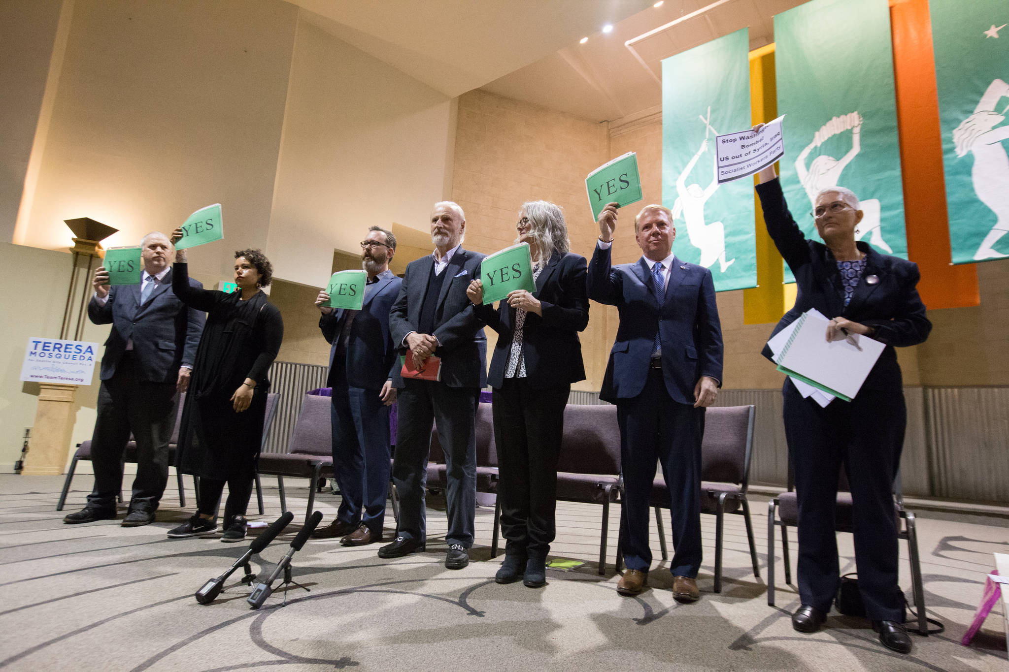 During a mayoral debate on Thursday, candidates were asked a series of yes or no policy questions. Photo by Alex Garland