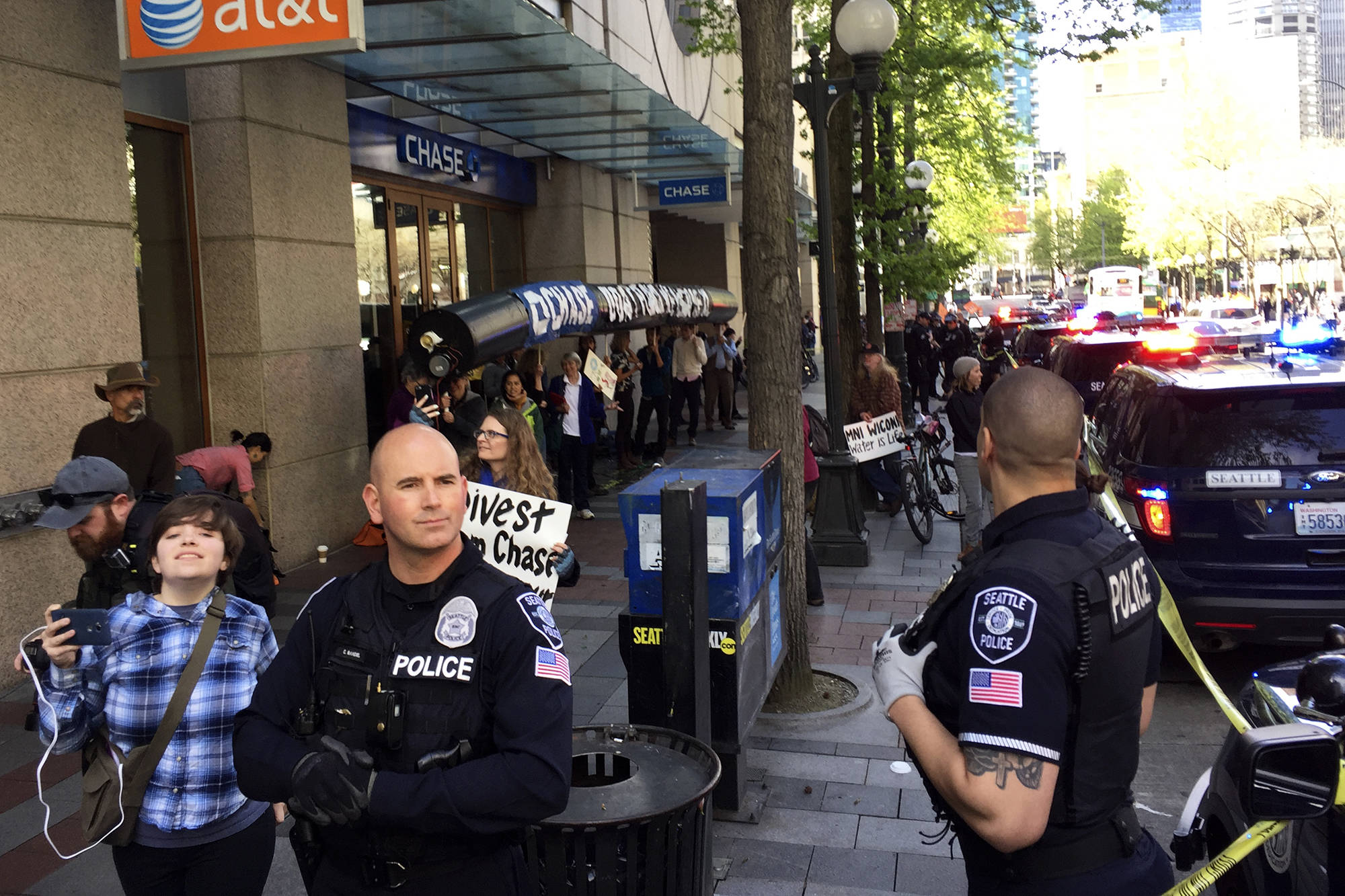 Police stand outside 4th Ave Chase Bank branch during May 8 anti-pipeline action. Photo by Sara Bernard