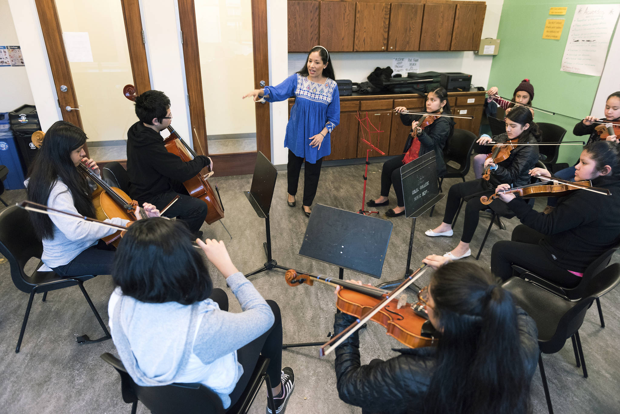 Paula Madrigal leads a Young String Project Outreach rehersal. Photo by Ted Zee