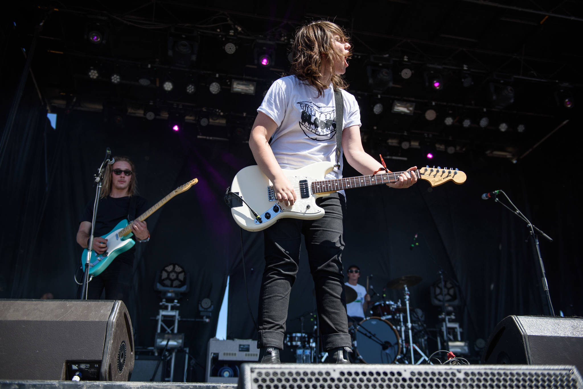 Aussie Alex Lahey tried not to get too sunburnt while rocking out.