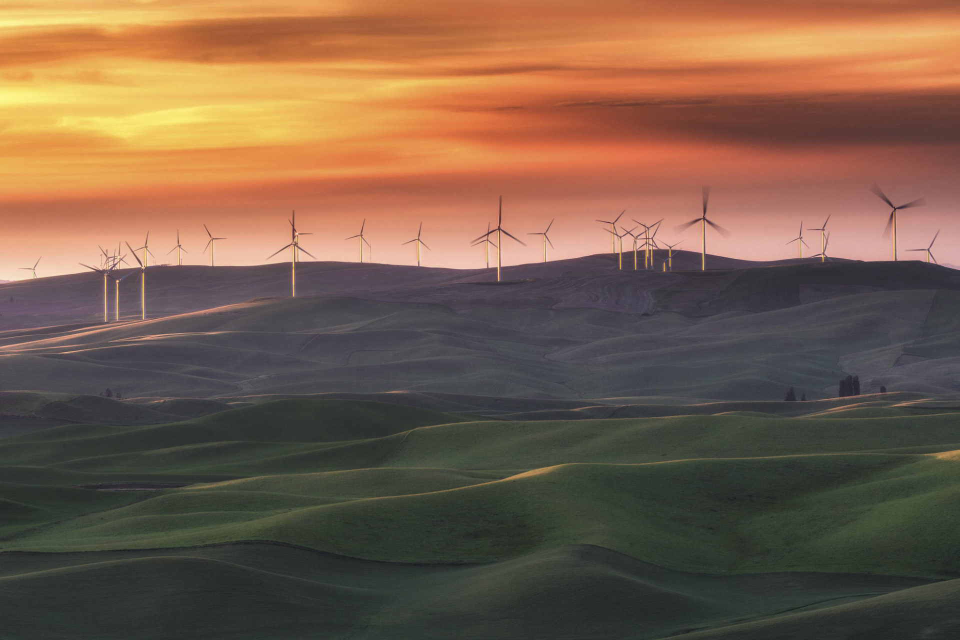 Ветряки на Холме. Ветряки на закате. ГТА 5 ветряки. Красочные изображения природных ландшафтов и мощных ветряных турбин.