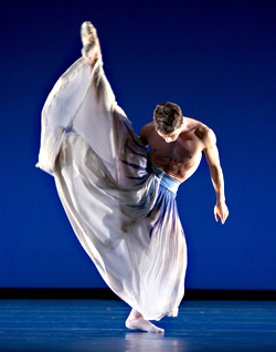Inverting the roles: Lucien Postlewaite in Mark Morris' Pacific.