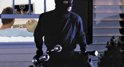 Would-be thieves who prowl around Magnolia during American Idol had better watch their backs.