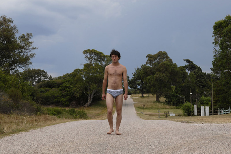 Juan Andr&eacute;s Stoll as silent seeker.