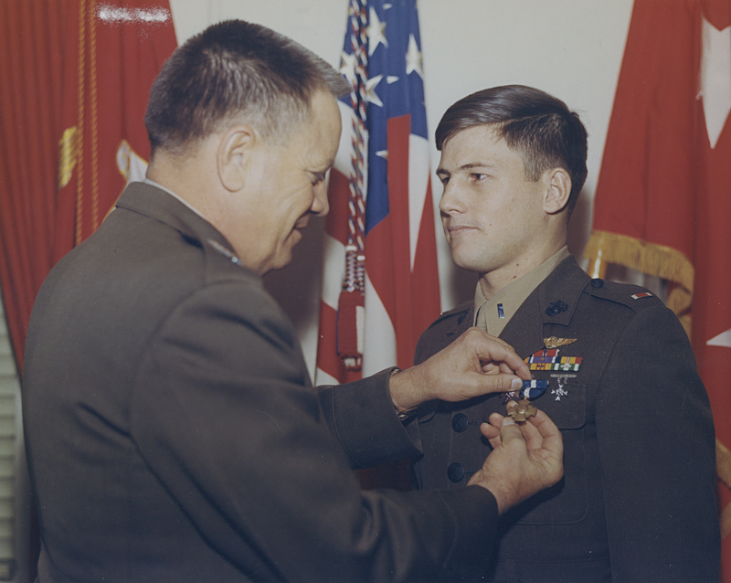 Marlantes (right) receiving his Navy Cross medal.