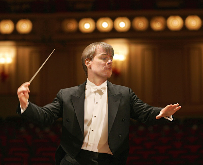 Robertson leads a fusion of opera and symphony.