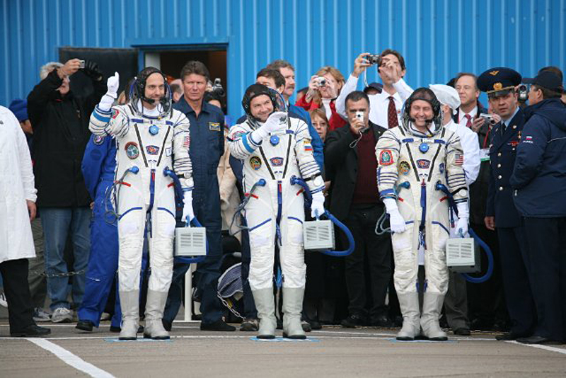 Garriott (left) and his fellow cosmonauts.