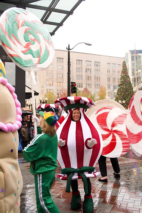 Holiday season officially kicked off in Seattle Friday with the Macy's Holiday
