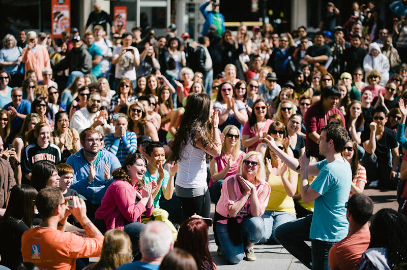 Over 1,500 dancers and tv-enthusiasts participated in the Glee-themed flash mobs that