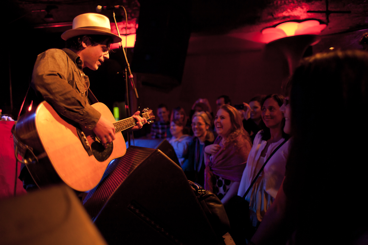 Still a serial lady killer, Rhett Miller and the boys from Texas