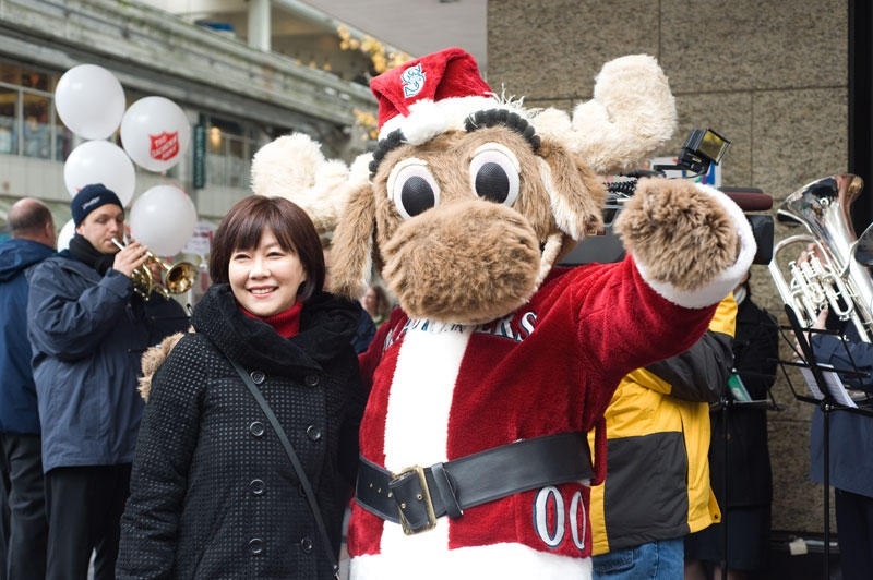 The Mariner moose helped get attendees into the charitable spirit.