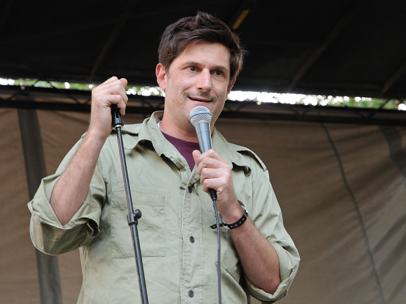 Michael Showalter's comedy set kind of bombed, but in the most adorably awkward way.