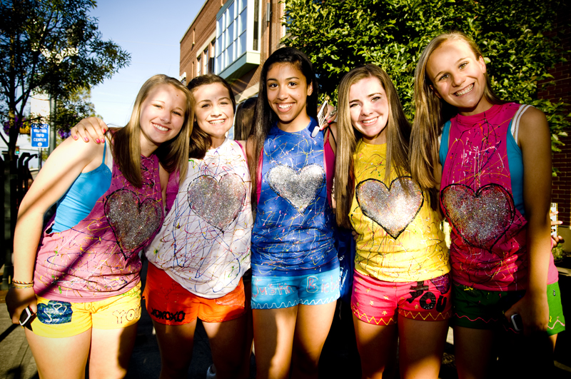 More than 8,500 screaming tweens (and a few adults) packed Everett's Comcast