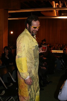 Even the audience got in on the fashion-ing.