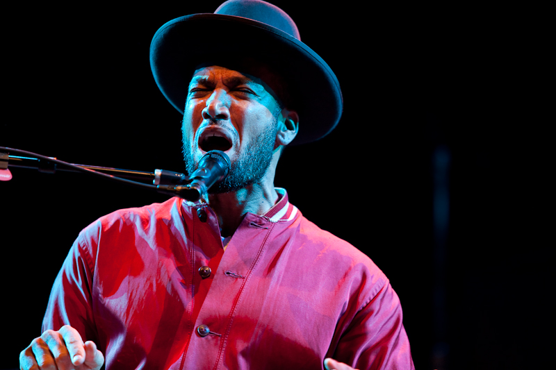 Pearl Jam launched a tour behind their new album, Backspacer, with a