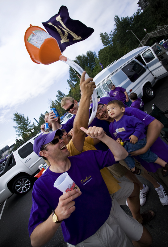 Seattle People: Husky Tailgate Edition: The game may not have ended the way these fans hoped, but it sure looks like they had fun getting ready for it.