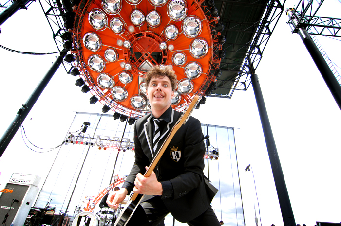 The Hives shook up the Mainstage on Monday afternoon, proposing they be paid extra for not coming on stage and playing campfire tunes.