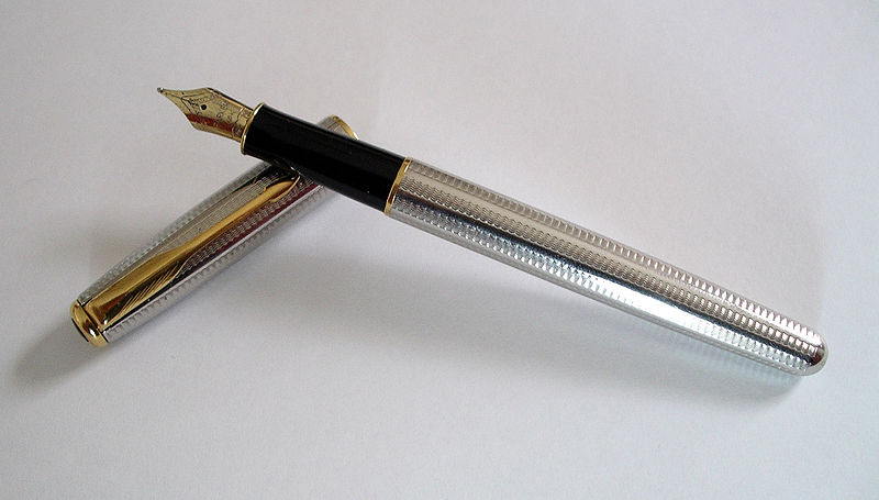 A Parker Sonnet pen with a solid gold nib, ideal for writing about the wealthy. By snowmanradio at en.wikipedia