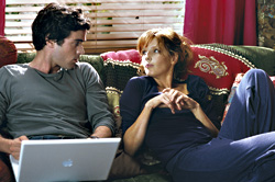 Duris cozies up to Reilly