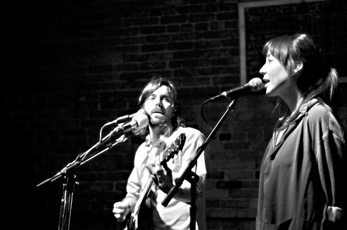 Arthur & Yu backed by the Moondoggies.