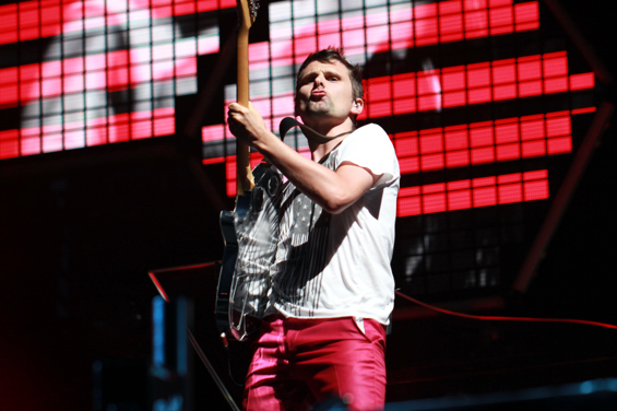 Muse plays a loose rendition of the U.S. National Anthem.