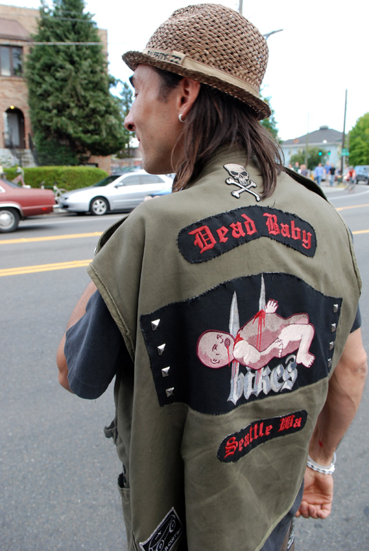 Biker sports Dead Baby-logo jacket.