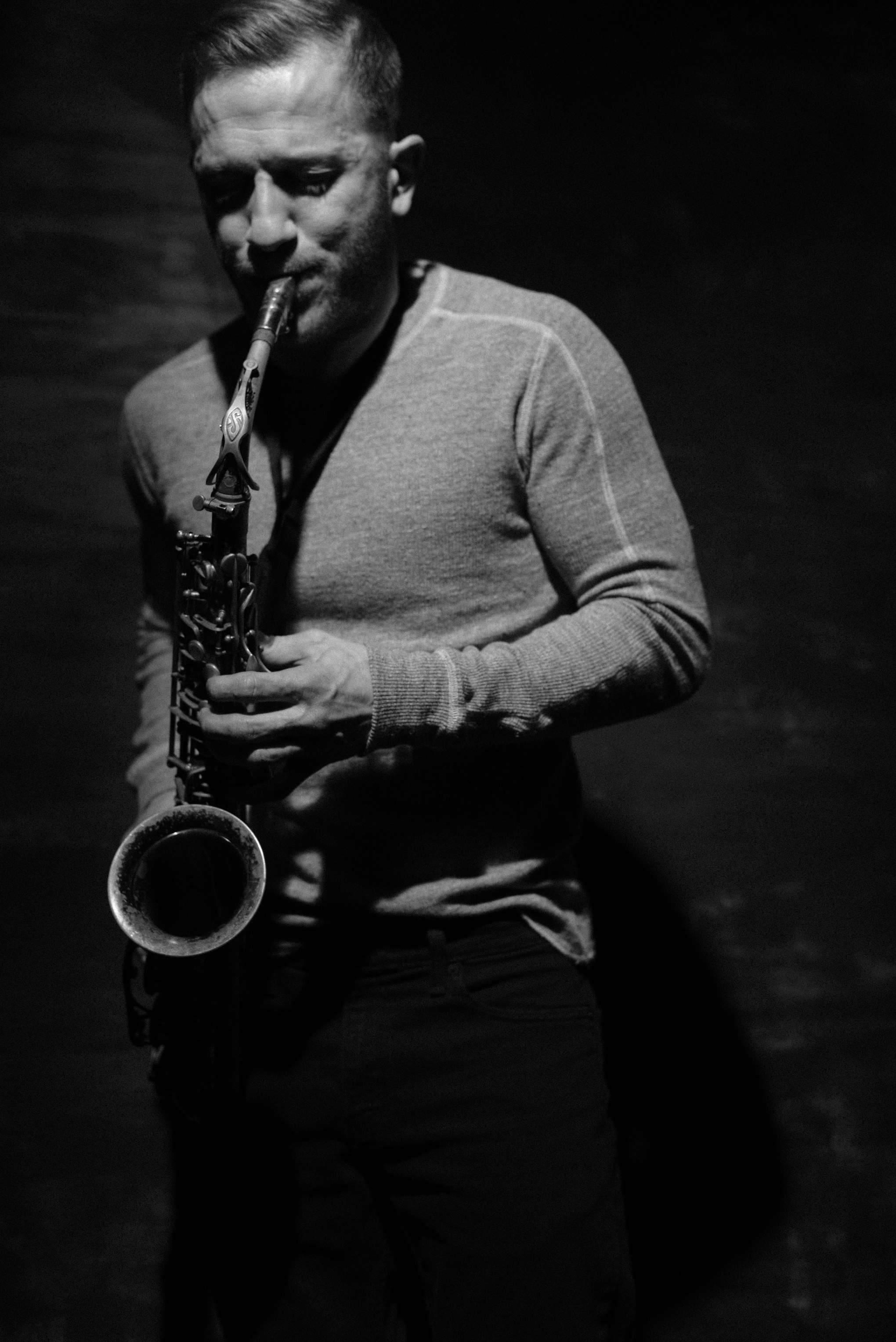 Wailing saxophone man Colin Stetson. Photo credit: Robert Nethery.