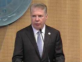 After teasing us for over a week (such a tease!), Seattle Mayor