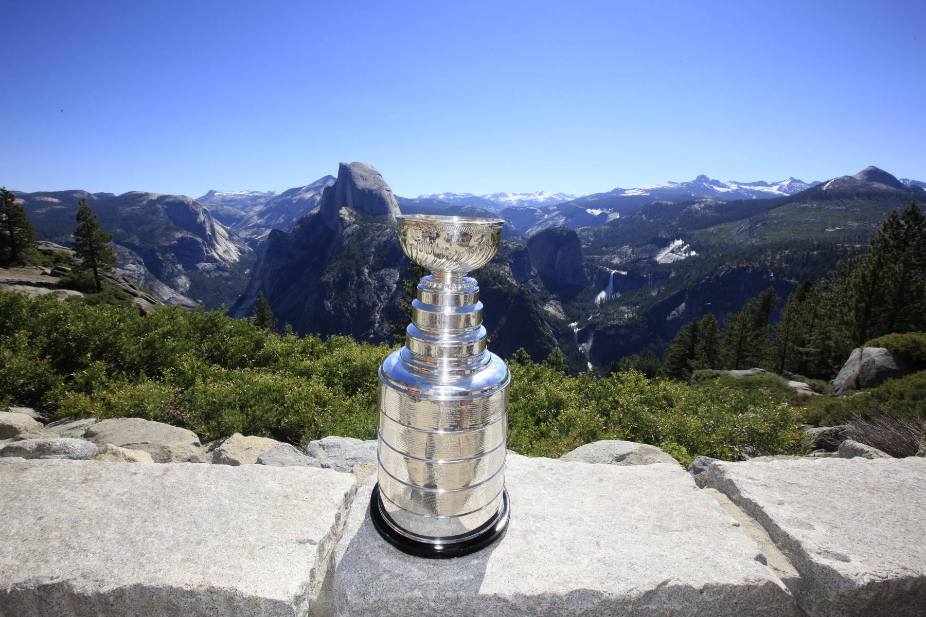 Hopefully the Stanley Cup will get a view of Mount Rainier soon. Photo by StanleyCupYosemiteVisit/Flickr