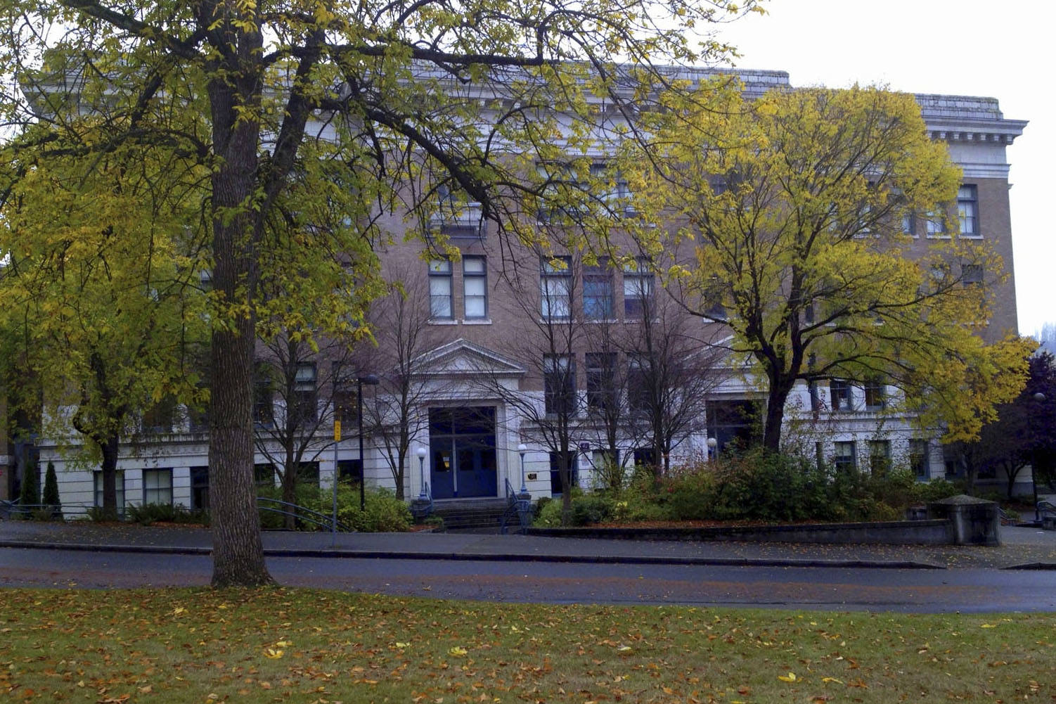 Franklin High School. Photo by Joe Wolf/Flickr