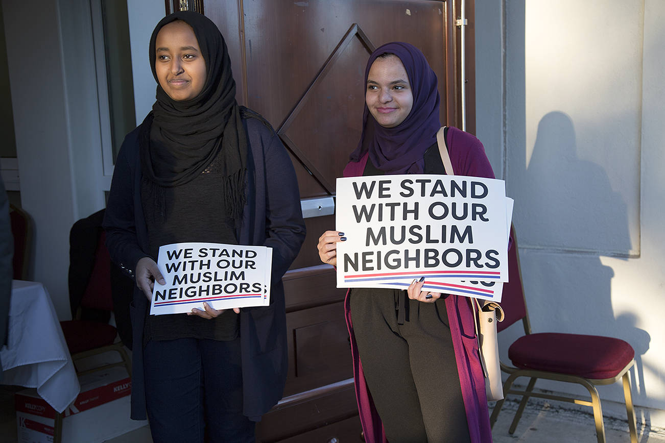 Vigil event at Redmond mosque brings in 1,000-plus crowd