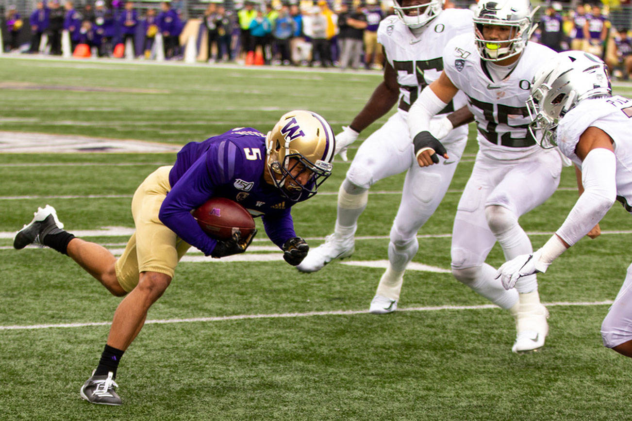 UW Senior WR Andre Baccellia scores on a 5-yard pass from QB Jacob Eason.