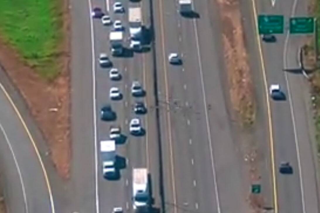 This is a 2021 screenshot that shows the pursuit of a stolen vehicle on Interstate 5 in King County.