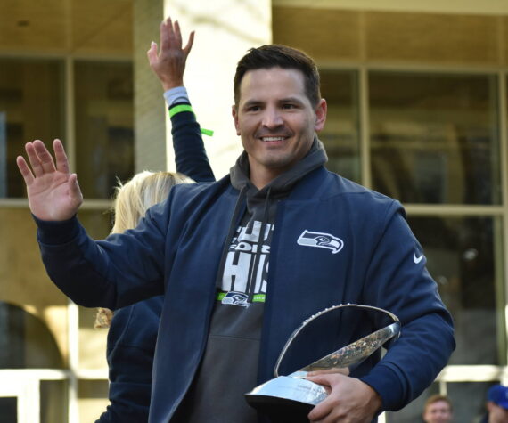 Seahawks head coach Mike Macdonald waves and holds the Lombardi Trophy during the parade. Photos by Ben Ray / Sound Publishing