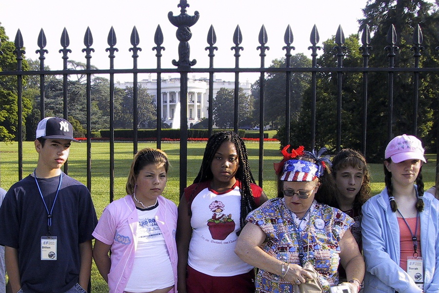 Guayaba’s Debut EP Finds Power in Brighter Sounds and Beauty in Alienation