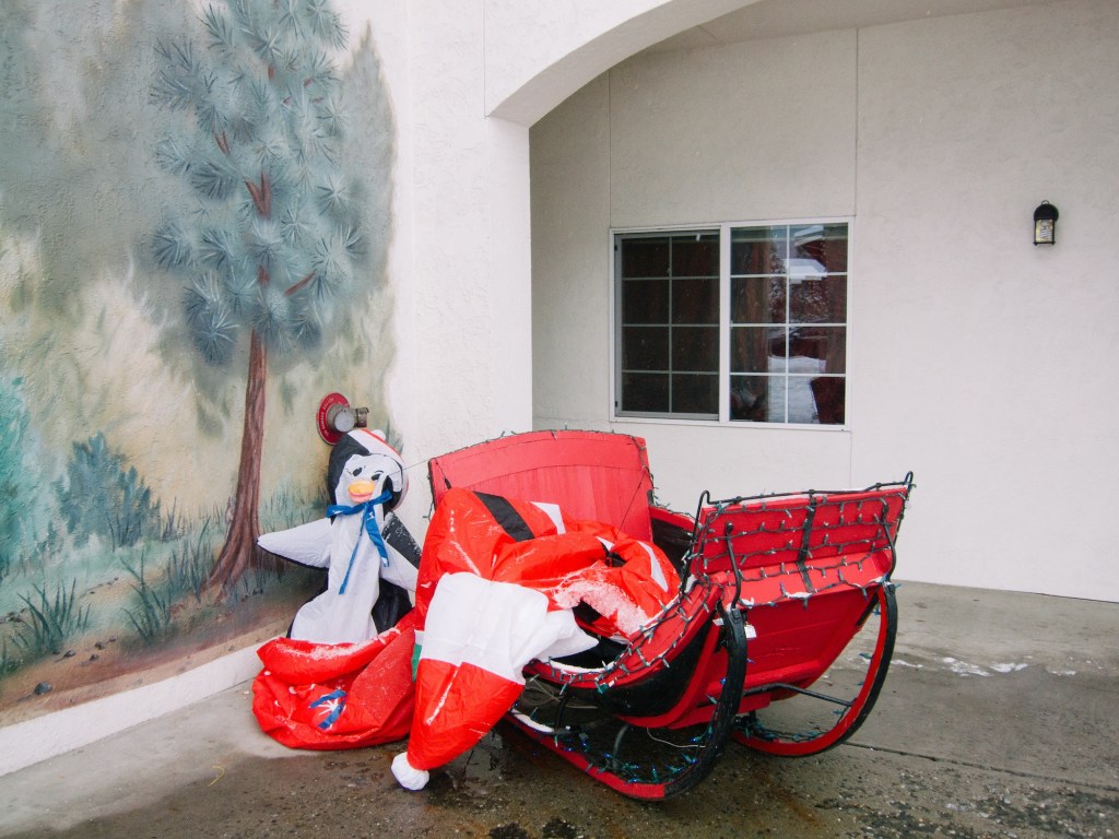 A Very Merry Leavenworth GIFmas