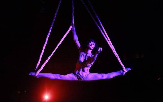 Dreya Weber in Teatro ZinZanni&rsquo;s production of &lsquo;Hail Caesar!&rsquo; Photo by Dreyaweber/Wikimedia