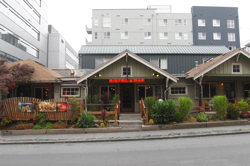 Row House. Photo by Jose Trujillo