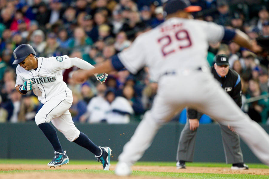 Leonys Martin breaks for second.