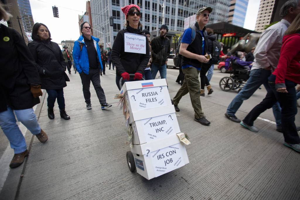 ‘We Care and We’re Aware’: More than 1,000 March Demanding Trump’s Tax Returns
