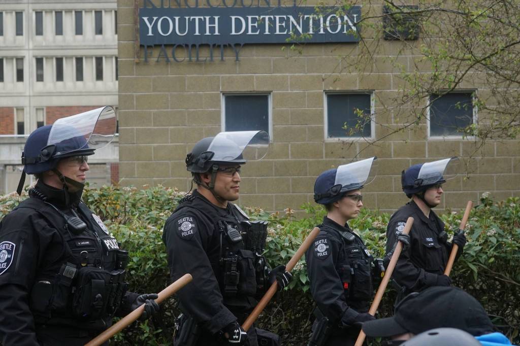 Protests were expected later in the day at the Youth Detention Center. Photo by Agatha Pacheco