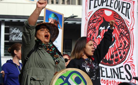 Indigenous activists Roxanne White and Rachel Heaton sing at Divest the Globe protest on October 23. Photos by Sara Bernard