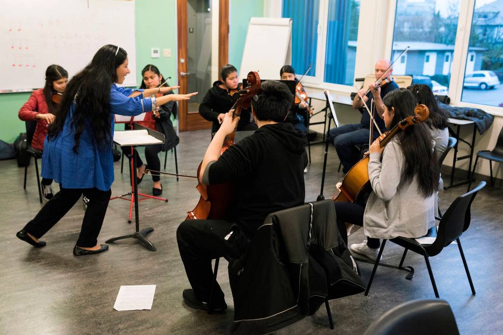 Paula Madrigal conducts Young String Project Outreach students. Photo by Ted Zee