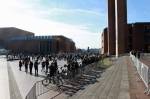 Police sectioned off UWs Red Square with barricades. On the left,protesters and general public. On the right, behind the brick stacks, UWCR, Patriot Prayer, and their attendees. Photo by Kelsey Hamlin
